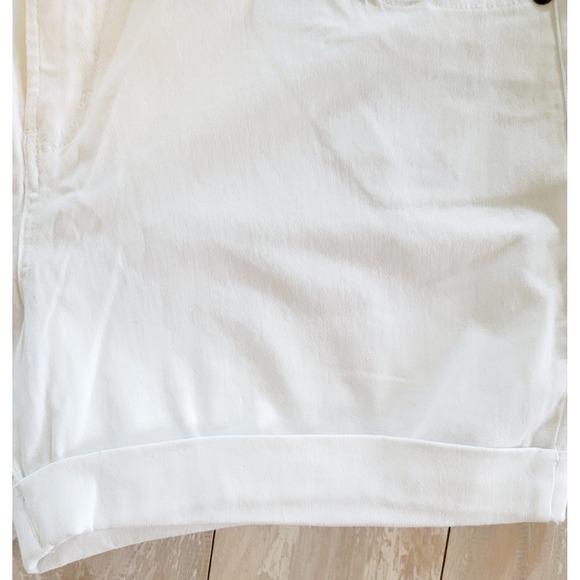 Las Olas 18 White‎ Denim Shorts Cuffed Hem Casual Summer NWT Pockets - Picture 5 of 9